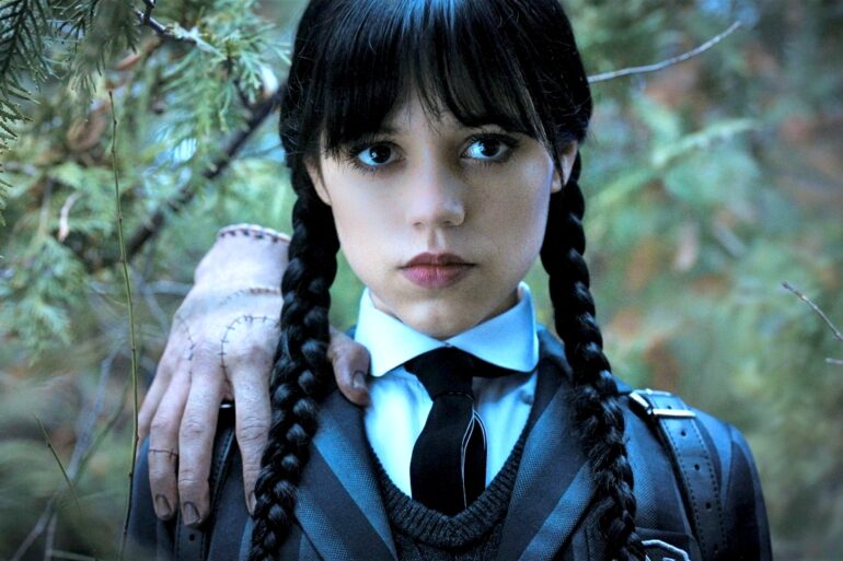 WANDINHA  Jenna Ortega, Emma Myers, Joy Sunday e outros personagens da  série de Tim Burton