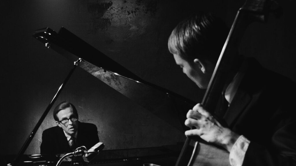 Everybody Digs Bill Evans (2026) – Meio Amargo